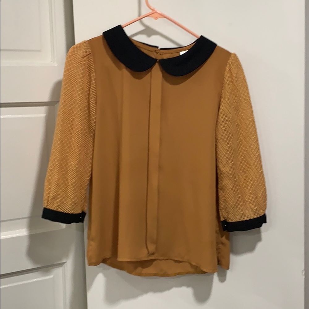 Yellow collar blouse